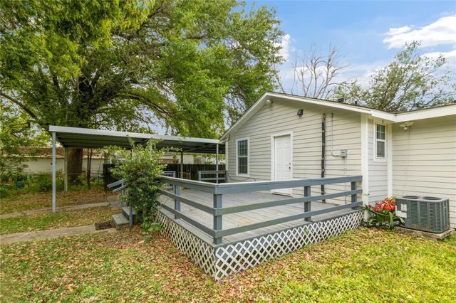 7021 2nd Street, Hitchcock, TX 77563