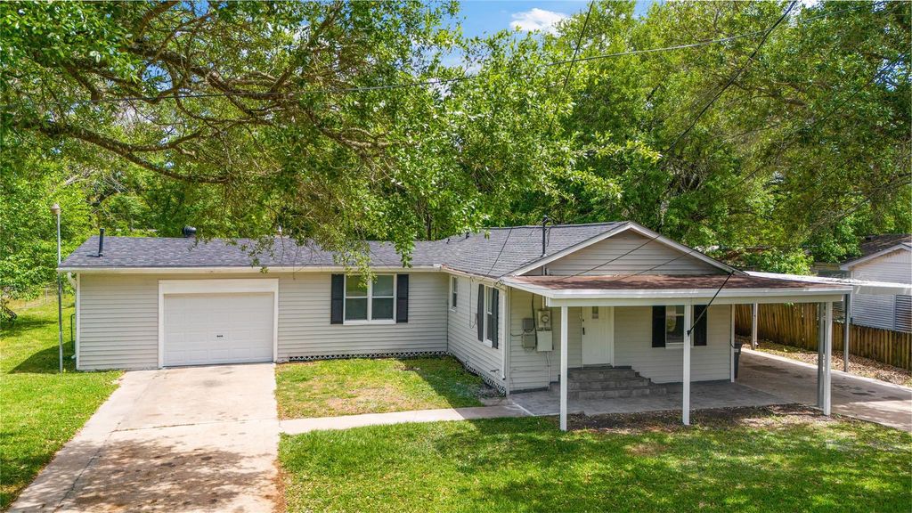 7021 2nd Street, Hitchcock, TX 77563