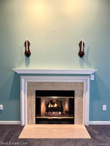 2136 London Bridge Drive, Rochester Hills, MI 48307