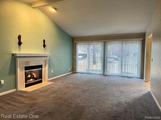 2136 London Bridge Drive, Rochester Hills, MI 48307