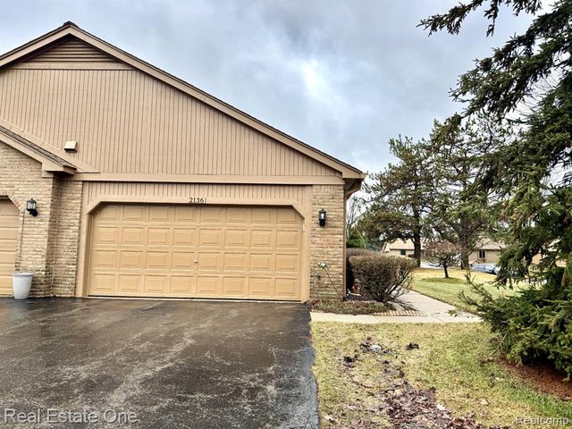 2136 London Bridge Drive, Rochester Hills, MI 48307