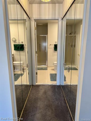 2136 London Bridge Drive, Rochester Hills, MI 48307