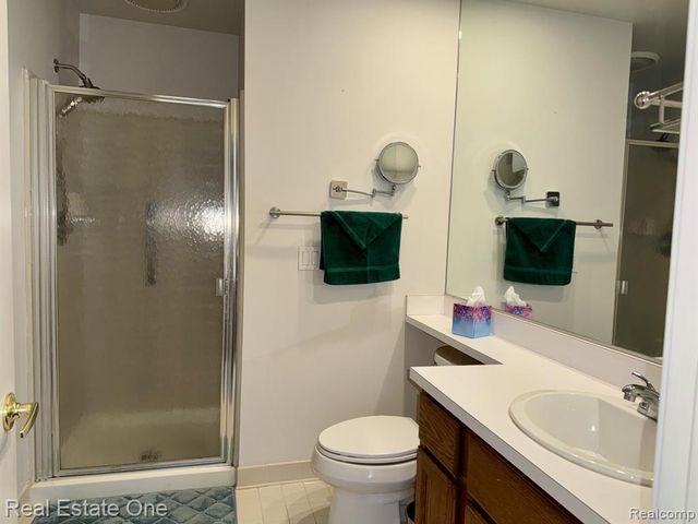 2136 London Bridge Drive, Rochester Hills, MI 48307