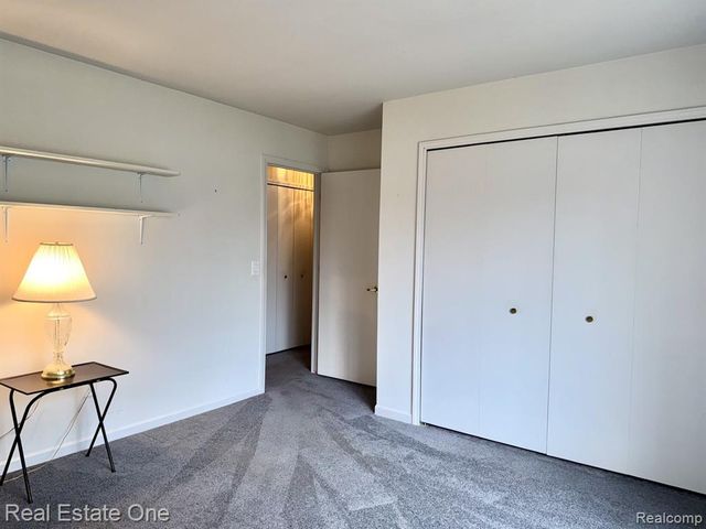 2136 London Bridge Drive, Rochester Hills, MI 48307