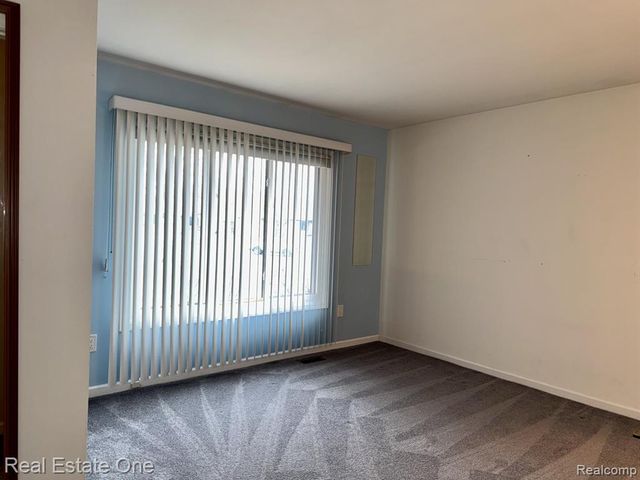 2136 London Bridge Drive, Rochester Hills, MI 48307