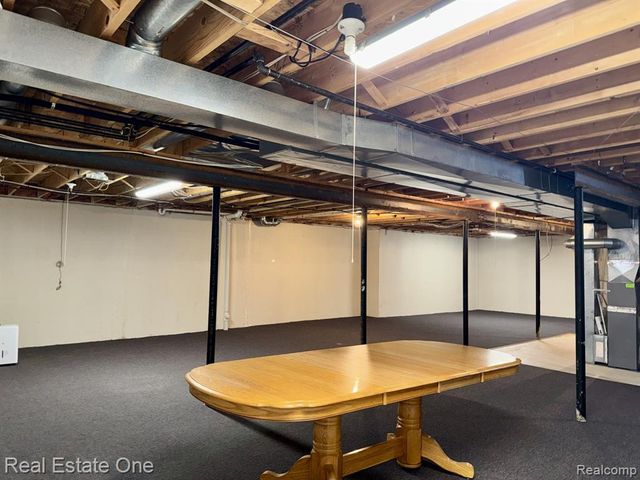 2136 London Bridge Drive, Rochester Hills, MI 48307