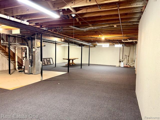 2136 London Bridge Drive, Rochester Hills, MI 48307