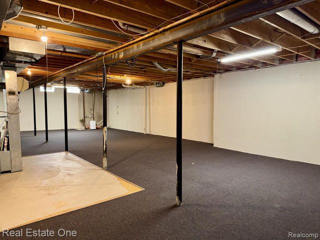 2136 London Bridge Drive, Rochester Hills, MI 48307