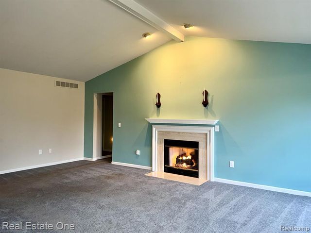 2136 London Bridge Drive, Rochester Hills, MI 48307