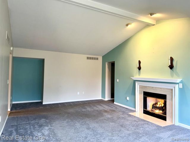 2136 London Bridge Drive, Rochester Hills, MI 48307