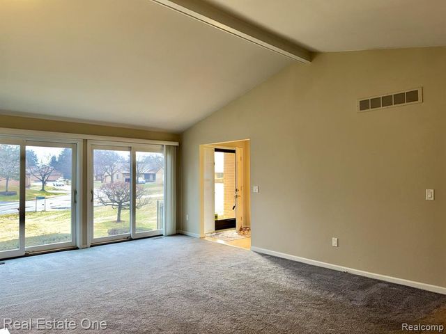 2136 London Bridge Drive, Rochester Hills, MI 48307