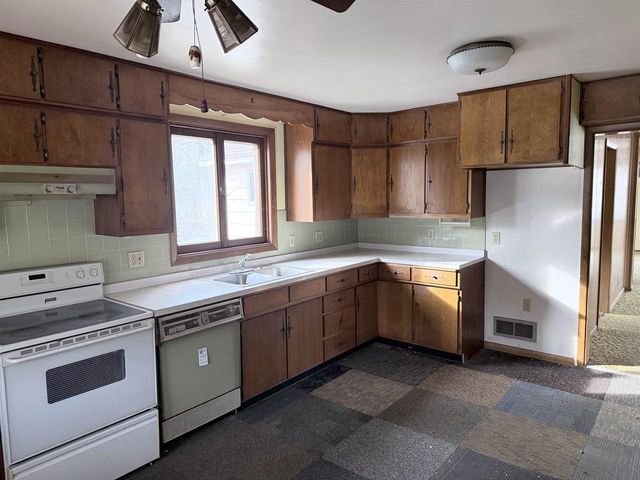 691 Market Avenue, Port Edwards, WI 54469