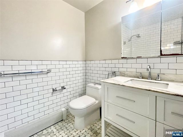 437B Park Avenue, Fairview, NJ 07022