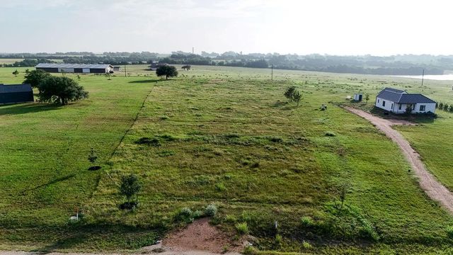 334 Vineyard View Trail, Carmine, TX 78932