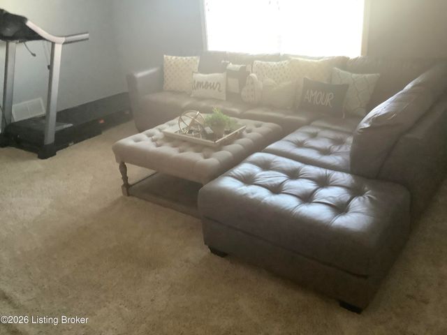 18405 Standwick Dr, Louisville, KY 40245