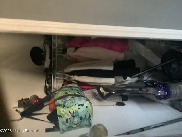 18405 Standwick Dr, Louisville, KY 40245