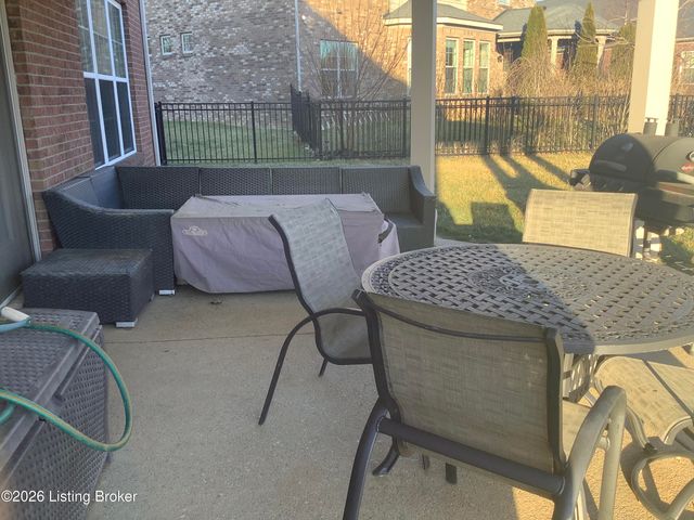 18405 Standwick Dr, Louisville, KY 40245