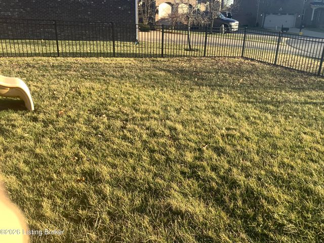 18405 Standwick Dr, Louisville, KY 40245