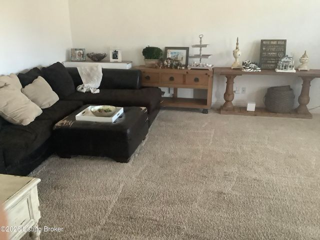 18405 Standwick Dr, Louisville, KY 40245