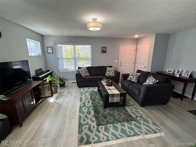 606 Kimball Street, Howell, MI 48855