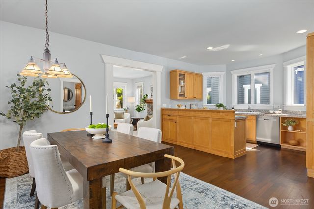 9039 North Town Drive NE, Bainbridge Island, WA 98110