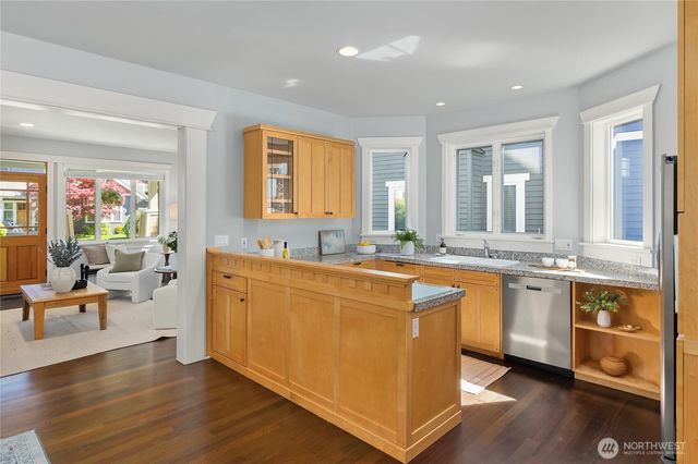 9039 North Town Drive NE, Bainbridge Island, WA 98110