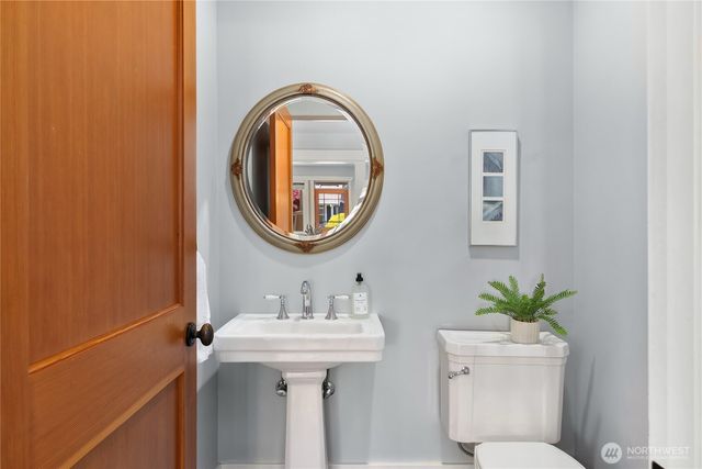 9039 North Town Drive NE, Bainbridge Island, WA 98110