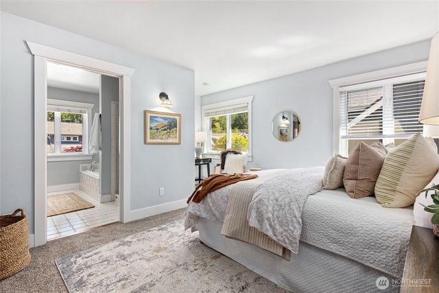 9039 North Town Drive NE, Bainbridge Island, WA 98110