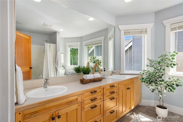 9039 North Town Drive NE, Bainbridge Island, WA 98110