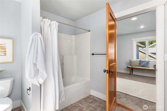 9039 North Town Drive NE, Bainbridge Island, WA 98110