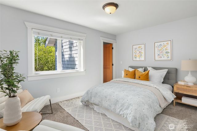 9039 North Town Drive NE, Bainbridge Island, WA 98110