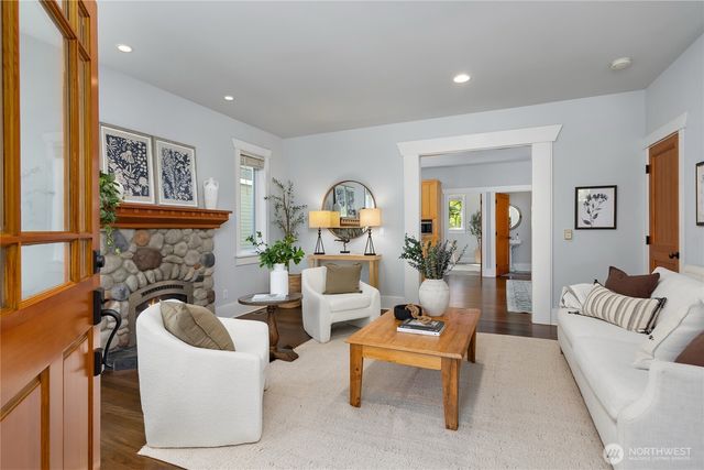 9039 North Town Drive NE, Bainbridge Island, WA 98110