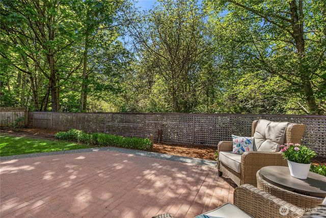 9039 North Town Drive NE, Bainbridge Island, WA 98110