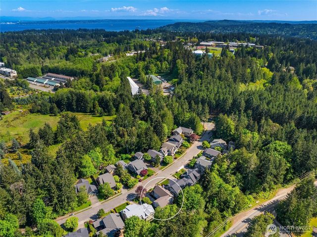 9039 North Town Drive NE, Bainbridge Island, WA 98110