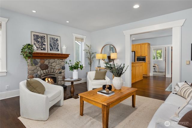 9039 North Town Drive NE, Bainbridge Island, WA 98110