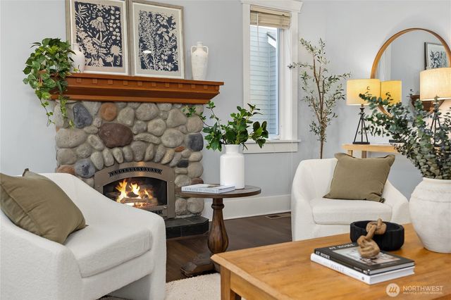 9039 North Town Drive NE, Bainbridge Island, WA 98110