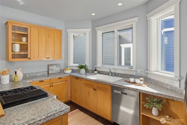 9039 North Town Drive NE, Bainbridge Island, WA 98110