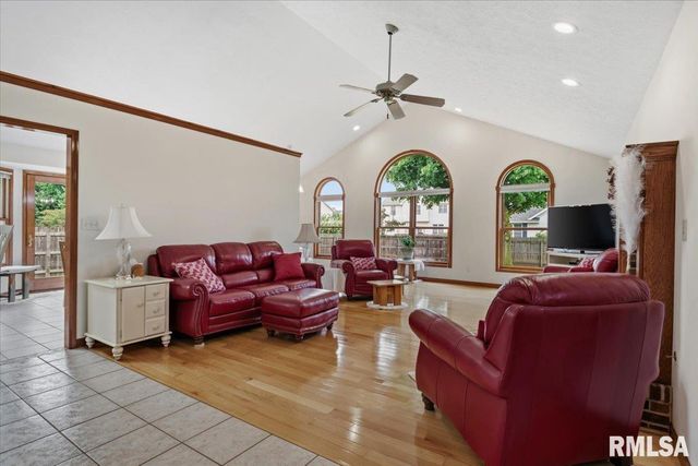303 BRECKENRIDGE Road, Chatham, IL 62629
