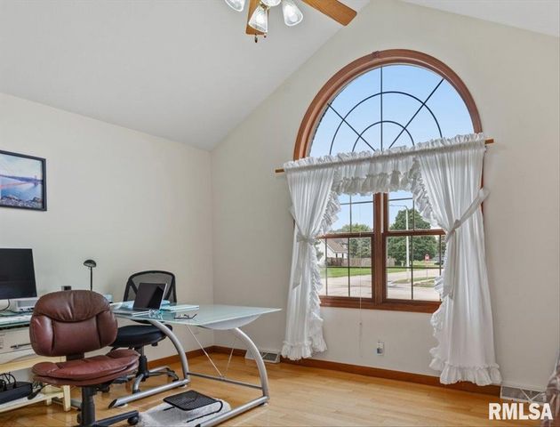 303 BRECKENRIDGE Road, Chatham, IL 62629