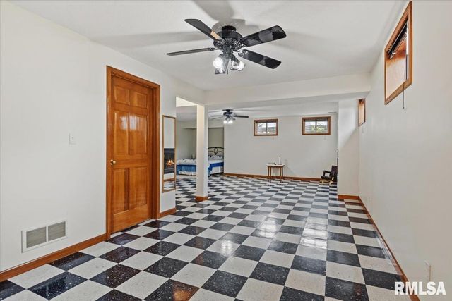 303 BRECKENRIDGE Road, Chatham, IL 62629