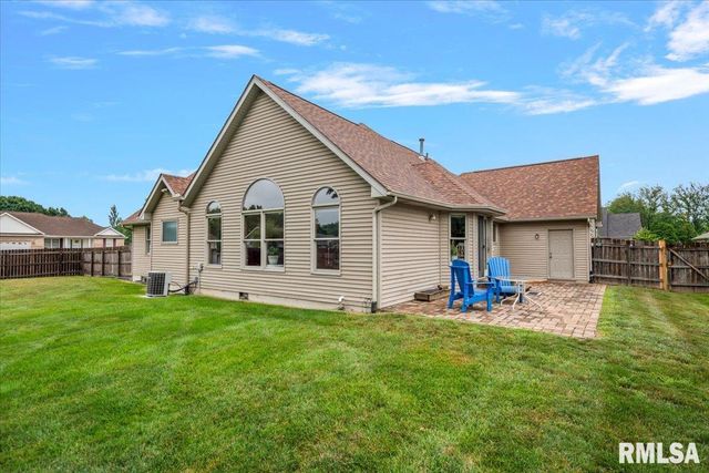 303 BRECKENRIDGE Road, Chatham, IL 62629