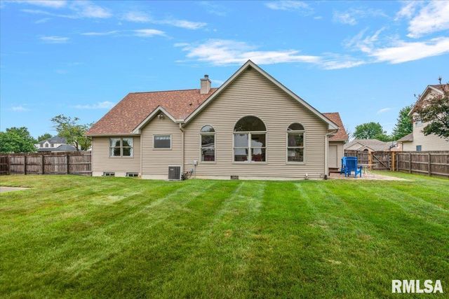 303 BRECKENRIDGE Road, Chatham, IL 62629