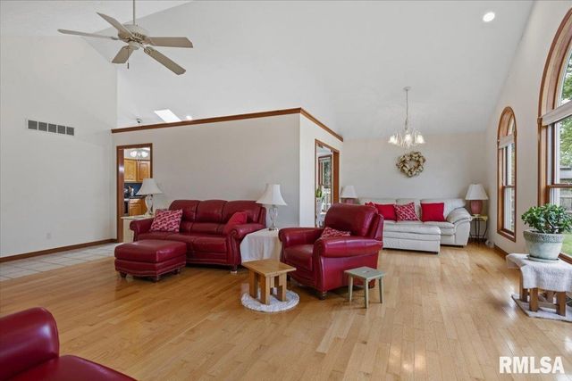 303 BRECKENRIDGE Road, Chatham, IL 62629