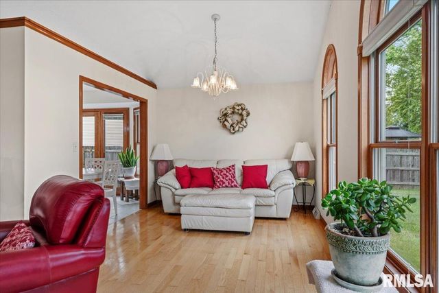 303 BRECKENRIDGE Road, Chatham, IL 62629