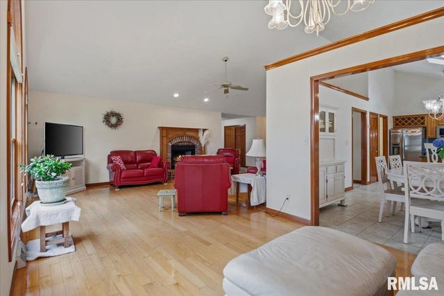 303 BRECKENRIDGE Road, Chatham, IL 62629