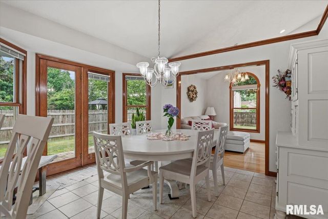 303 BRECKENRIDGE Road, Chatham, IL 62629