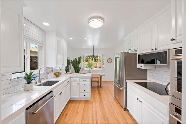 12 Country Lane, Redwood City, CA 94061