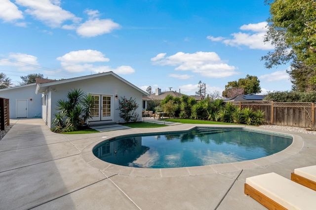 12 Country Lane, Redwood City, CA 94061