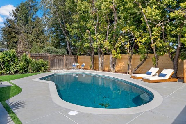 12 Country Lane, Redwood City, CA 94061