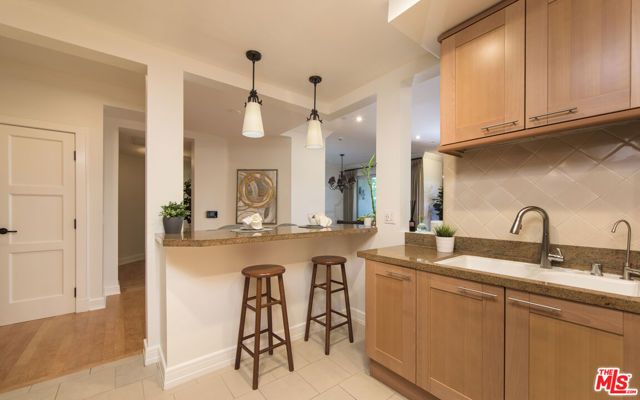 411 N Oakhurst Drive 305, Beverly Hills, CA 90210